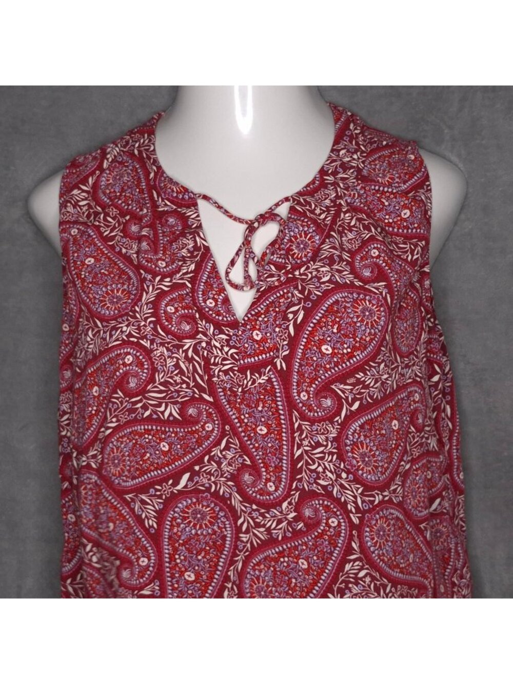 Old Navy Womens Paisley Sleeveless Blouse Large Lightweight Rayon Red
